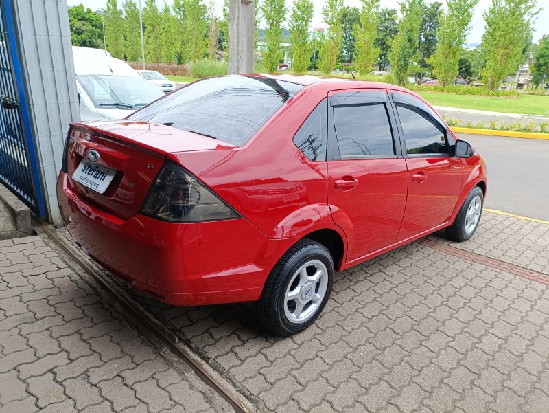 FIESTA 1.6 ROCAM SE SEDAN 8V FLEX 4P MANUAL - 2011 - BOM PRINCíPIO