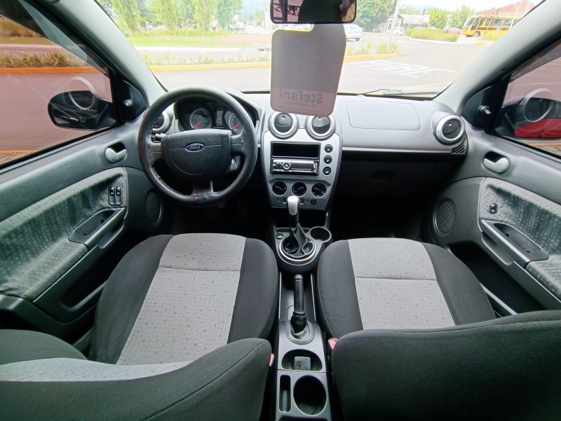 FIESTA 1.6 ROCAM SE SEDAN 8V FLEX 4P MANUAL - 2011 - BOM PRINCíPIO