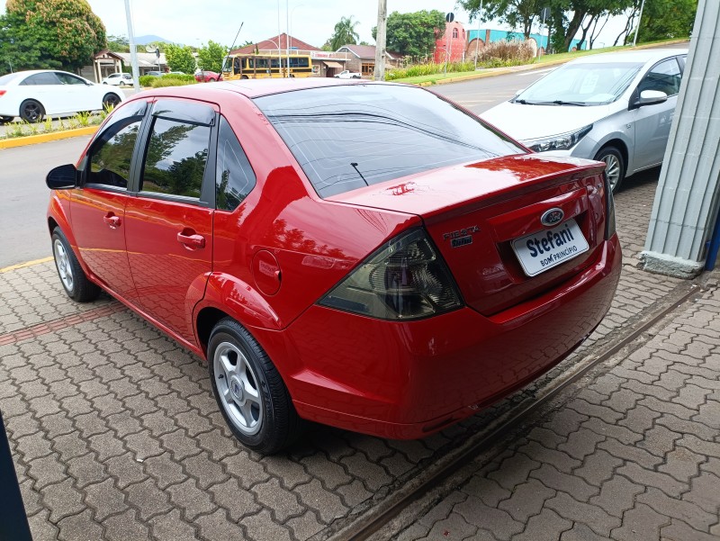 FIESTA 1.6 ROCAM SE SEDAN 8V FLEX 4P MANUAL - 2011 - BOM PRINCíPIO
