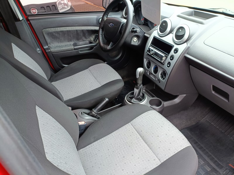 FIESTA 1.6 ROCAM SE SEDAN 8V FLEX 4P MANUAL - 2011 - BOM PRINCíPIO