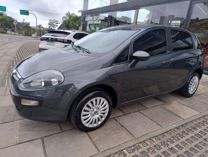 punto 1.4 attractive italia 8v flex 4p manual 2014 caxias do sul
