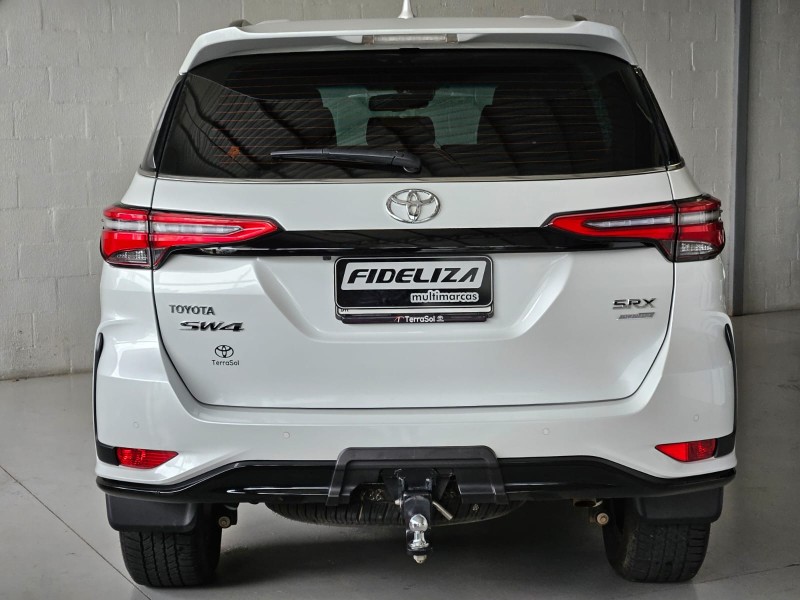 HILUX SW4 2.8 4X4 SRX PLATINUM TURBO 7 LUGARES DIESEL 4P AUTOMÁTICO - 2024 - FARROUPILHA