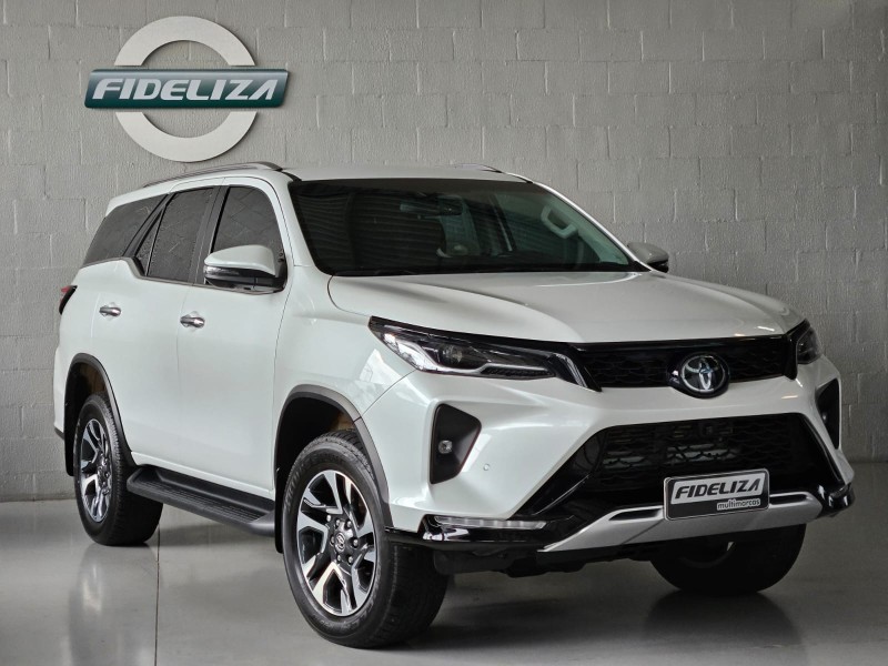 HILUX SW4 2.8 4X4 SRX PLATINUM TURBO 7 LUGARES DIESEL 4P AUTOMÁTICO - 2024 - FARROUPILHA