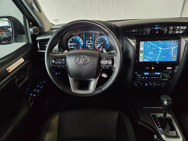 HILUX SW4 2.8 4X4 SRX PLATINUM TURBO 7 LUGARES DIESEL 4P AUTOMÁTICO - 2024 - FARROUPILHA