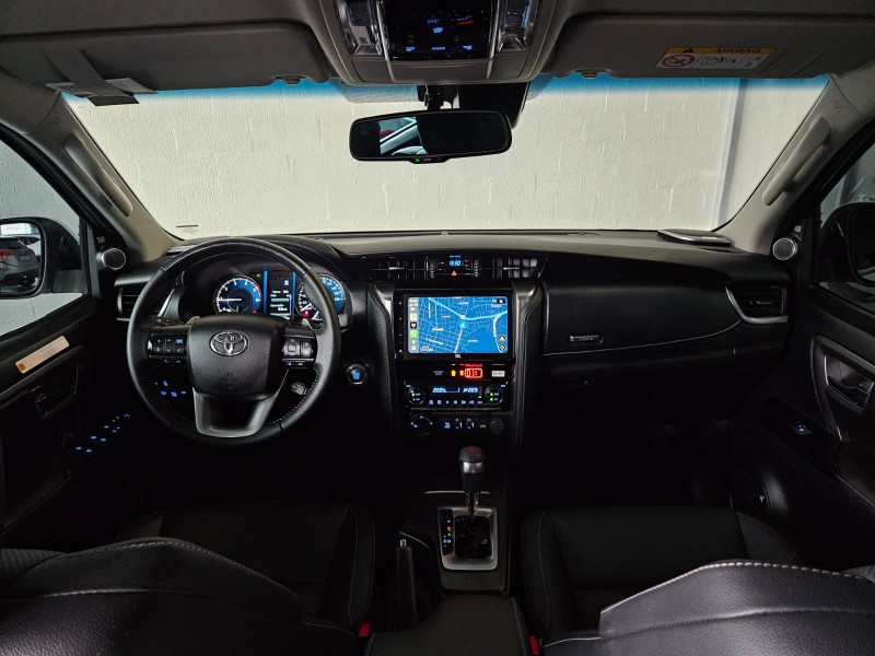 HILUX SW4 2.8 4X4 SRX PLATINUM TURBO 7 LUGARES DIESEL 4P AUTOMÁTICO - 2024 - FARROUPILHA