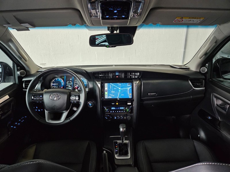 HILUX SW4 2.8 4X4 SRX PLATINUM TURBO 7 LUGARES DIESEL 4P AUTOMÁTICO - 2024 - FARROUPILHA