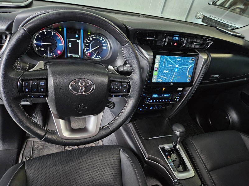 HILUX SW4 2.8 4X4 SRX PLATINUM TURBO 7 LUGARES DIESEL 4P AUTOMÁTICO - 2024 - FARROUPILHA