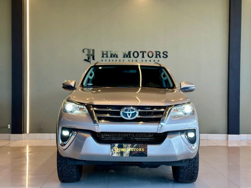 HILUX SW4 2.8 SRX 4X4 7 LUGARES 16V TURBO INTERCOOLER DIESEL 4P AUTOMÁTICO - 2019 - CAXIAS DO SUL