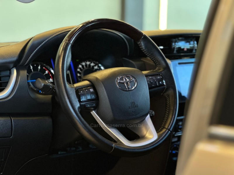HILUX SW4 2.8 SRX 4X4 7 LUGARES 16V TURBO INTERCOOLER DIESEL 4P AUTOMÁTICO - 2019 - CAXIAS DO SUL