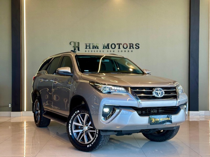 HILUX SW4 2.8 SRX 4X4 7 LUGARES 16V TURBO INTERCOOLER DIESEL 4P AUTOMÁTICO - 2019 - CAXIAS DO SUL