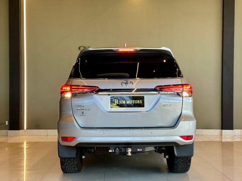 HILUX SW4 2.8 SRX 4X4 7 LUGARES 16V TURBO INTERCOOLER DIESEL 4P AUTOMÁTICO - 2019 - CAXIAS DO SUL
