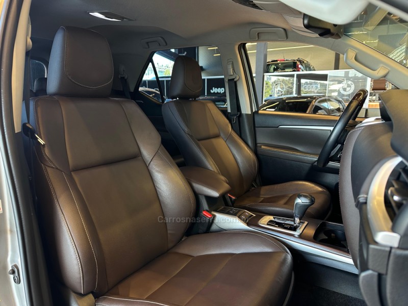 HILUX SW4 2.8 SRX 4X4 7 LUGARES 16V TURBO INTERCOOLER DIESEL 4P AUTOMÁTICO - 2019 - CAXIAS DO SUL