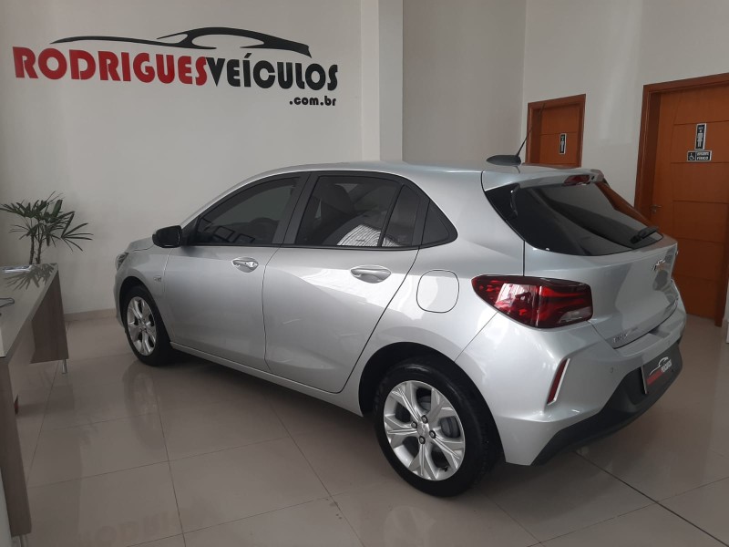 ONIX 1.0 LTZ 12V TURBO FLEX 4P MANUAL - 2023 - CAXIAS DO SUL