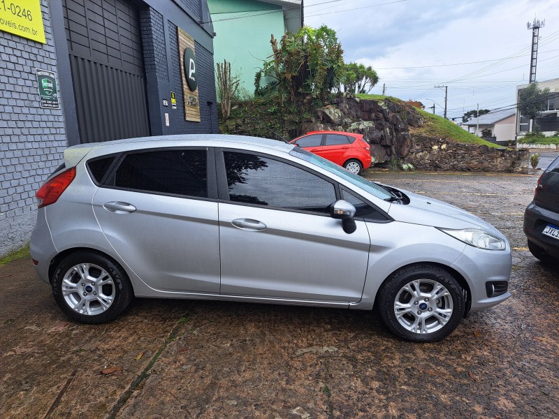 FIESTA 1.6 ROCAM SE 8V FLEX 4P MANUAL - 2015 - FARROUPILHA