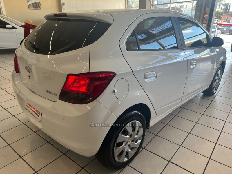 ONIX 1.4 MPFI LT 8V FLEX 4P MANUAL - 2016 - CAXIAS DO SUL
