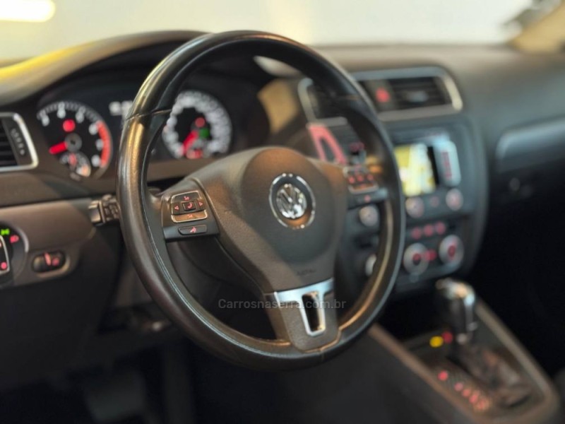 JETTA 2.0 TSI HIGHLINE 211CV GASOLINA 4P DSG - 2013 - ESTâNCIA VELHA