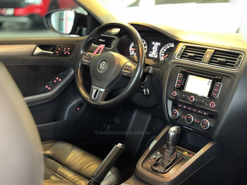 JETTA 2.0 TSI HIGHLINE 211CV GASOLINA 4P DSG - 2013 - ESTâNCIA VELHA