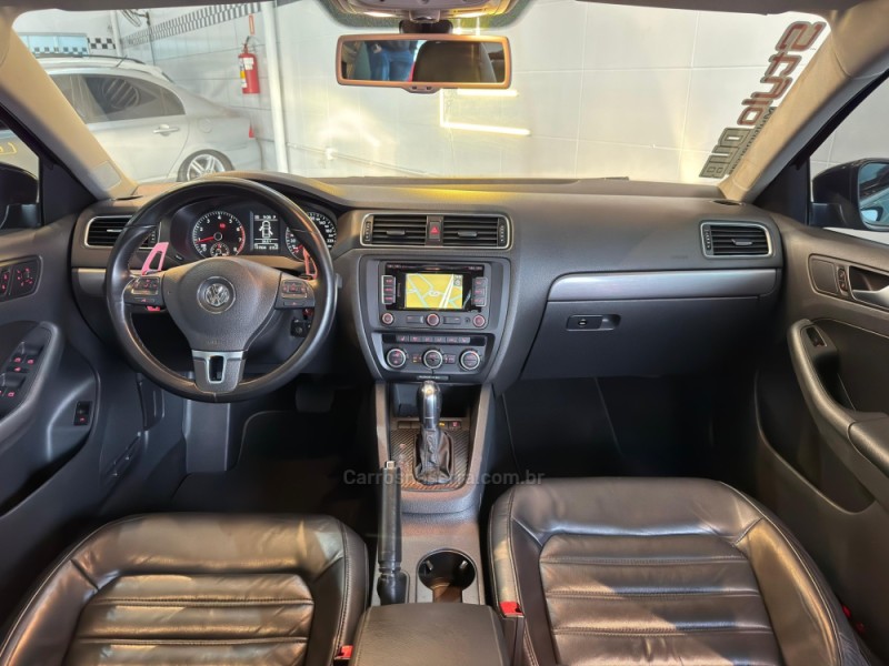 JETTA 2.0 TSI HIGHLINE 211CV GASOLINA 4P DSG - 2013 - ESTâNCIA VELHA