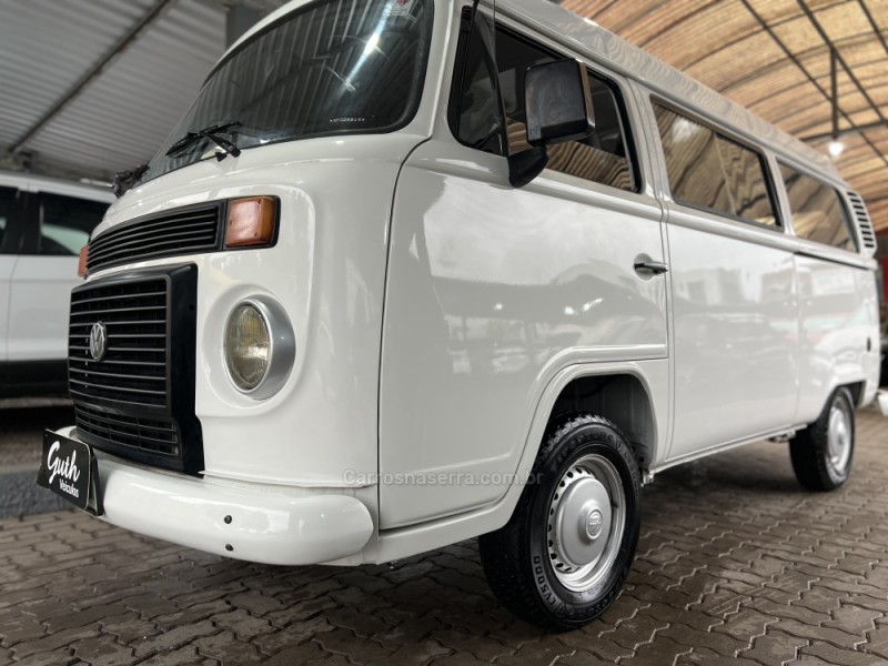KOMBI 1.4 MI STD 8V FLEX 3P MANUAL - 2009 - BOM PRINCíPIO