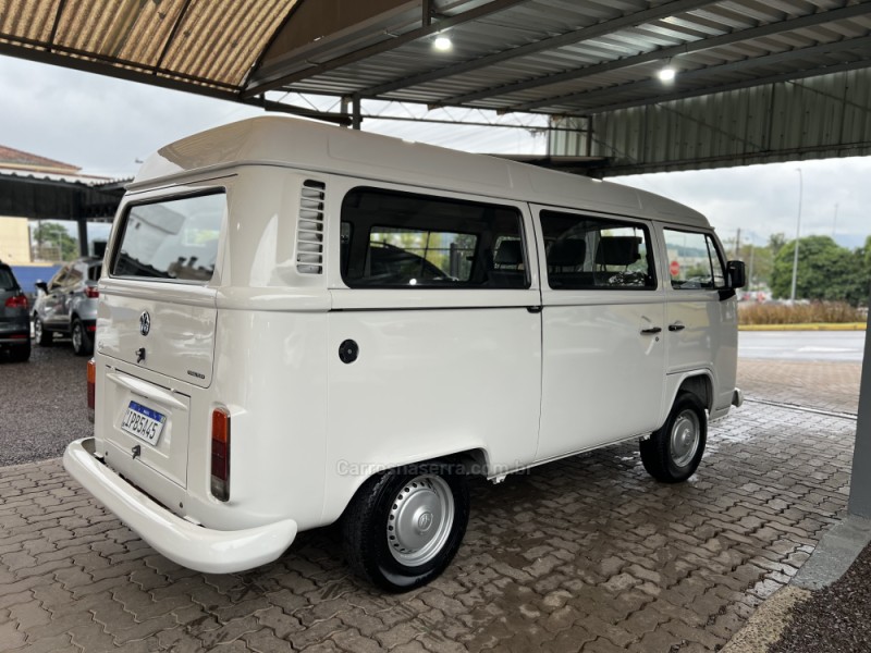 KOMBI 1.4 MI STD 8V FLEX 3P MANUAL - 2009 - BOM PRINCíPIO