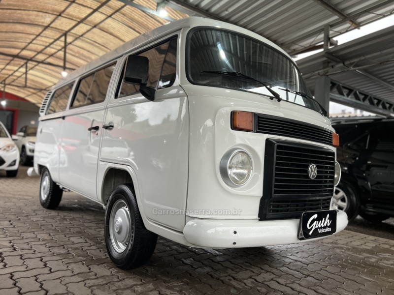 KOMBI 1.4 MI STD 8V FLEX 3P MANUAL - 2009 - BOM PRINCíPIO