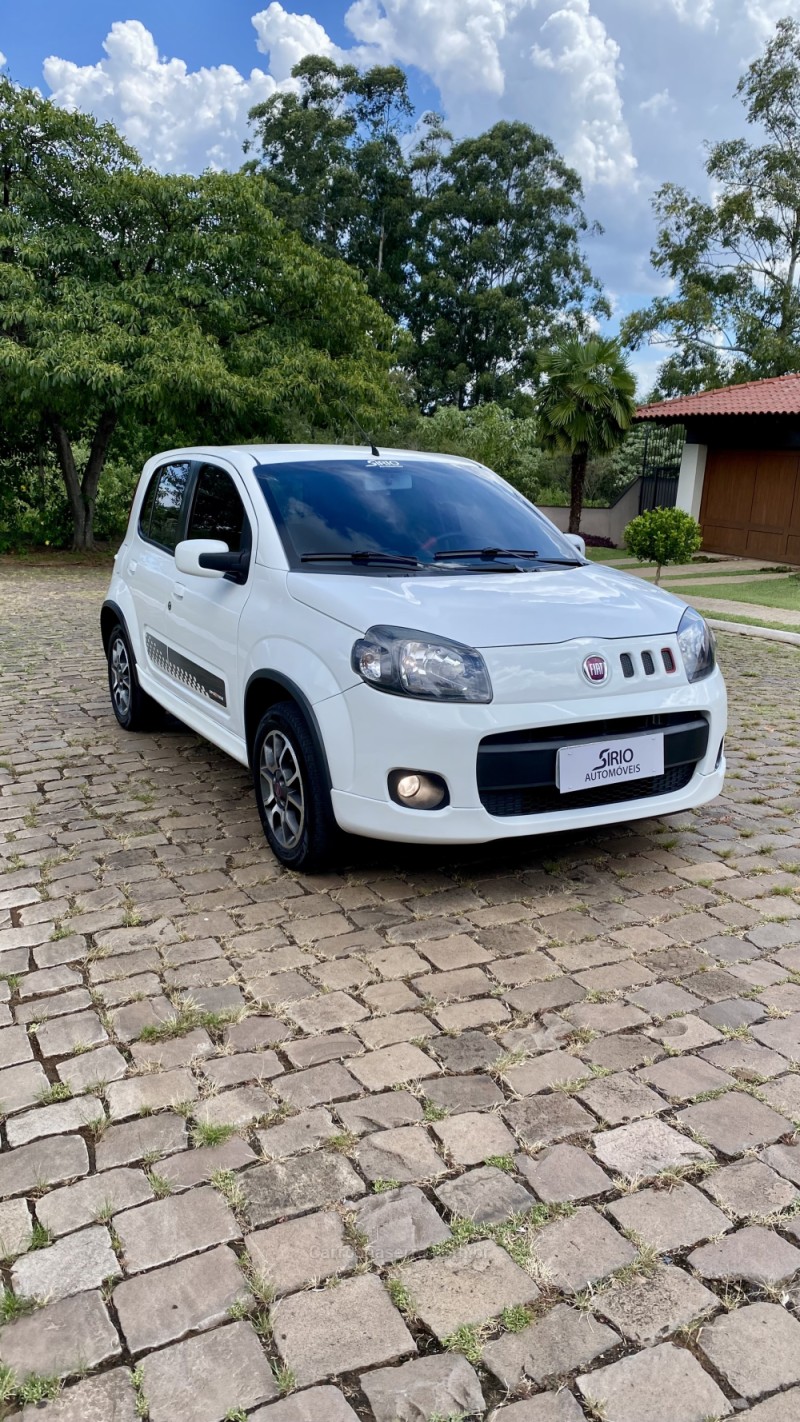 UNO 1.4 EVO SPORTING 8V FLEX 4P MANUAL - 2014 - LAJEADO