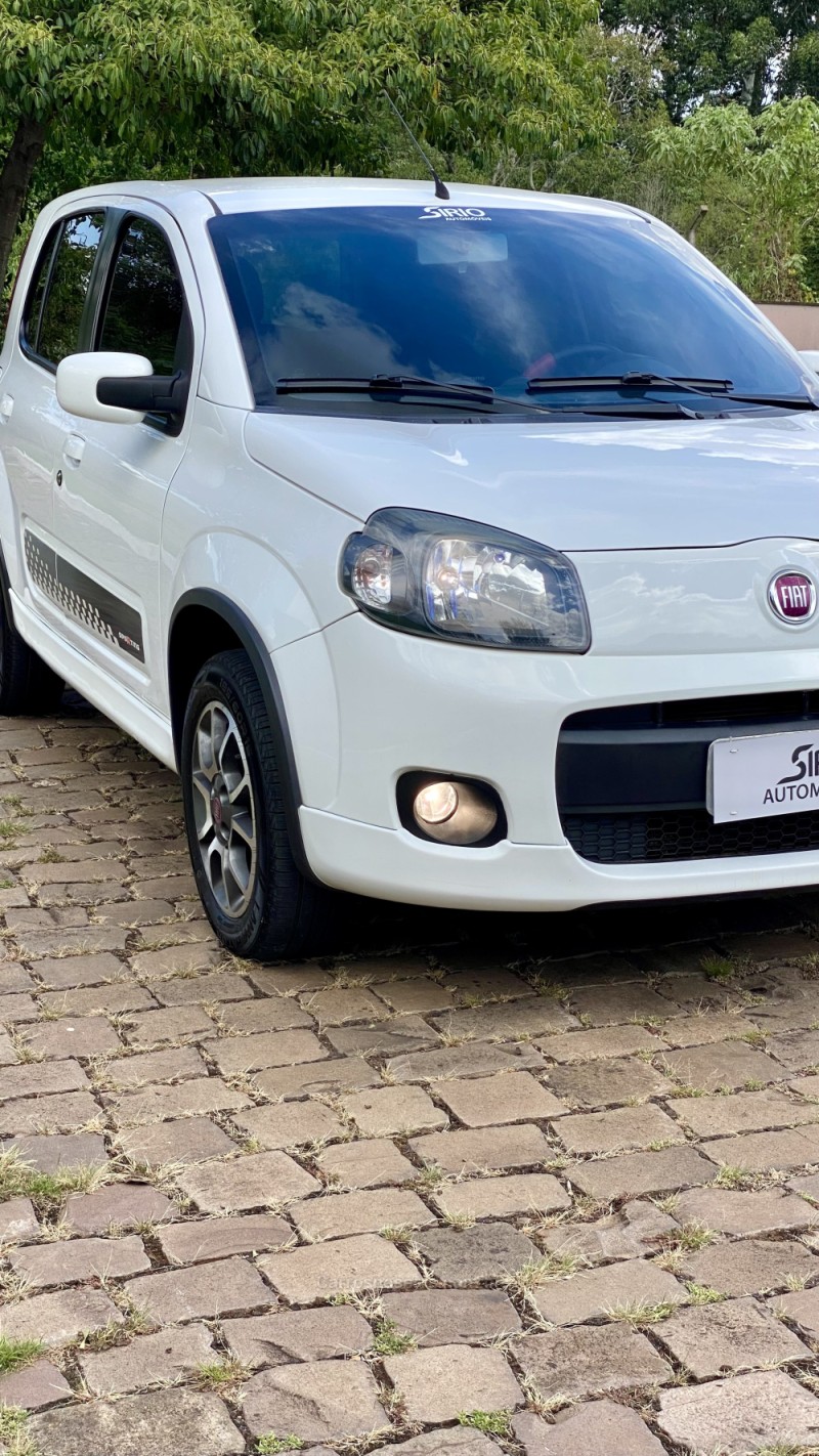 UNO 1.4 EVO SPORTING 8V FLEX 4P MANUAL - 2014 - LAJEADO
