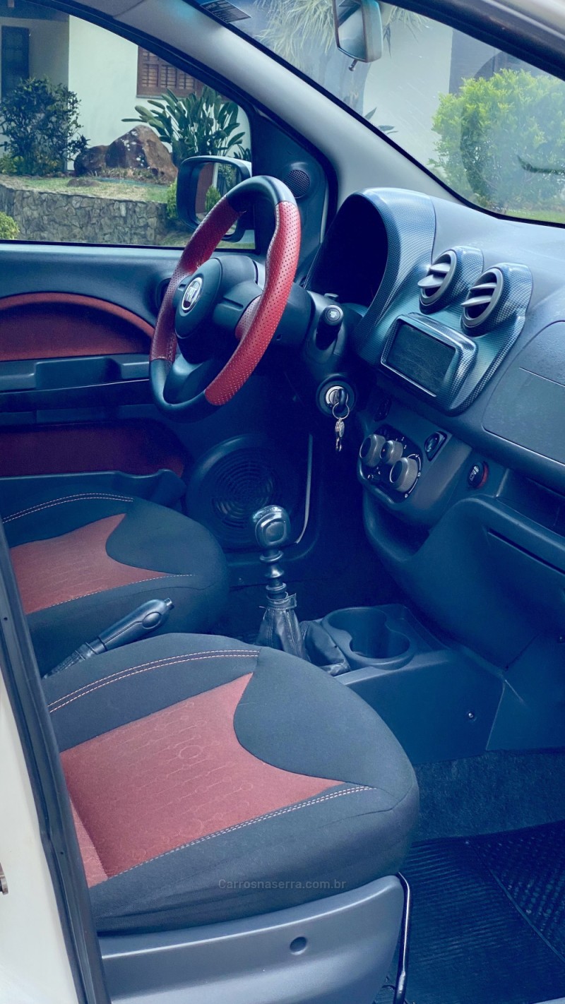UNO 1.4 EVO SPORTING 8V FLEX 4P MANUAL - 2014 - LAJEADO