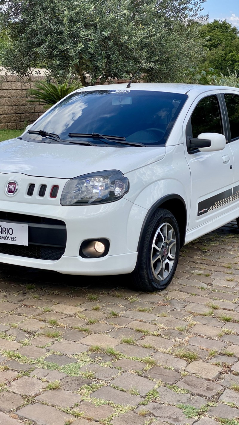 UNO 1.4 EVO SPORTING 8V FLEX 4P MANUAL - 2014 - LAJEADO