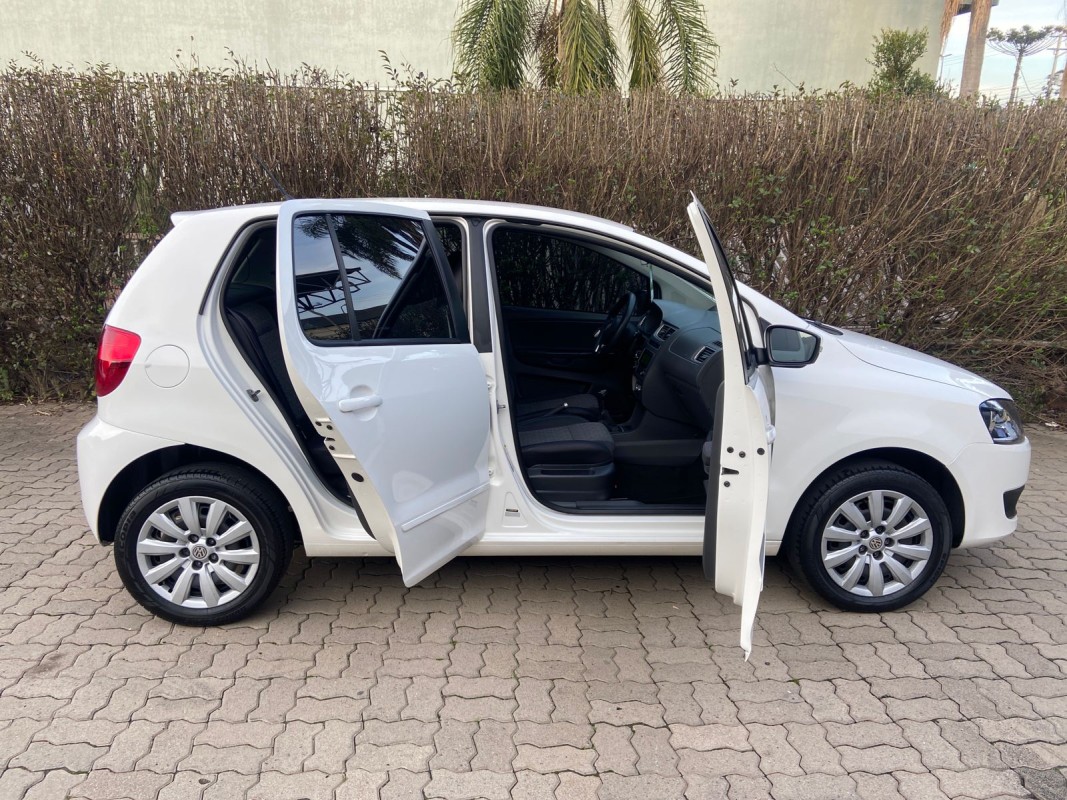 FOX 1.0 MPI TRENDLINE 12V FLEX 4P MANUAL - 2014 - CAXIAS DO SUL