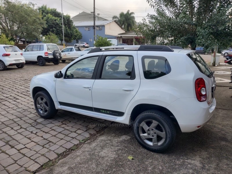 DUSTER RENAULT DUSTER 1.6 TECH ROAD DYNAMIQUE 4X2 16V FLEX 4P MANUAL - 2014 - GUAPORé
