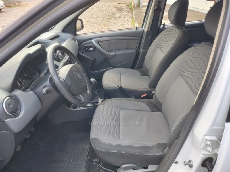 DUSTER RENAULT DUSTER 1.6 TECH ROAD DYNAMIQUE 4X2 16V FLEX 4P MANUAL - 2014 - GUAPORé