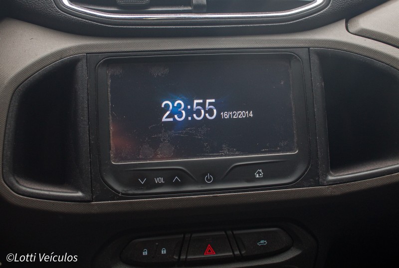 PRISMA 1.4 MPFI LTZ 8V FLEX 4P MANUAL - 2015 - FARROUPILHA