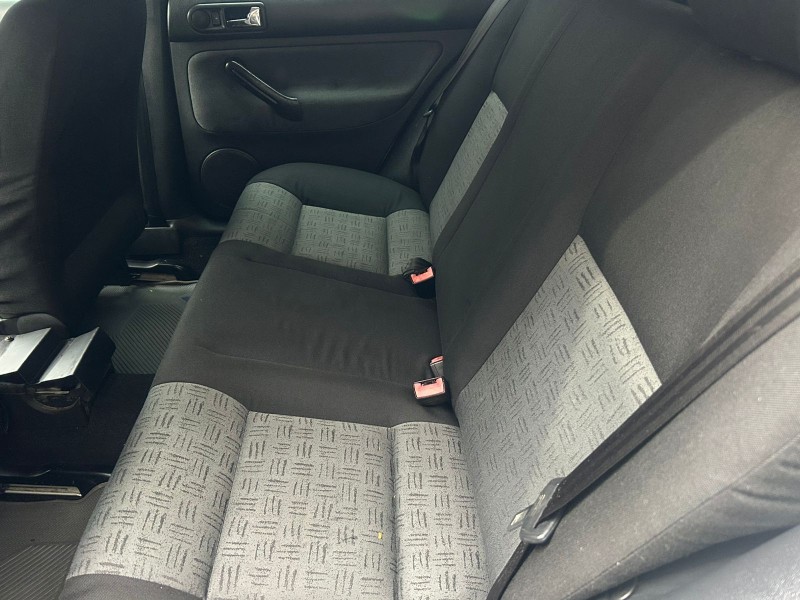 GOLF 2.0 MI PLUS 8V GASOLINA 4P MANUAL - 2005 - TRêS COROAS