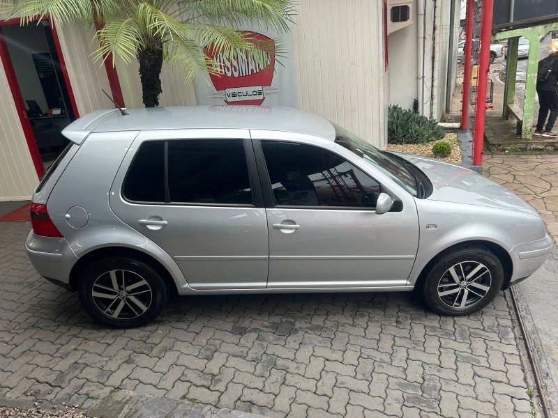 GOLF 2.0 MI PLUS 8V GASOLINA 4P MANUAL - 2005 - TRêS COROAS