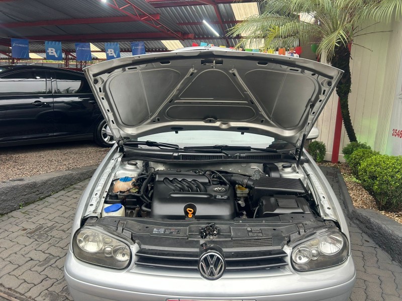 GOLF 2.0 MI PLUS 8V GASOLINA 4P MANUAL - 2005 - TRêS COROAS