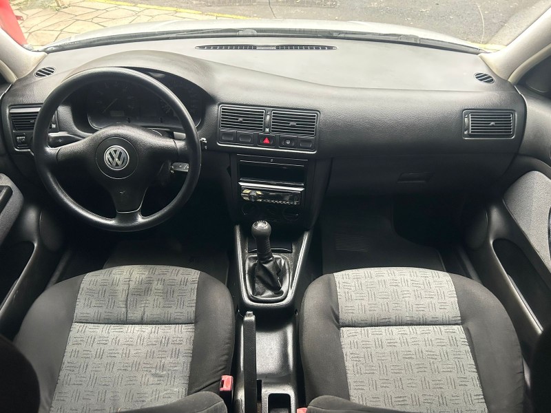 GOLF 2.0 MI PLUS 8V GASOLINA 4P MANUAL - 2005 - TRêS COROAS