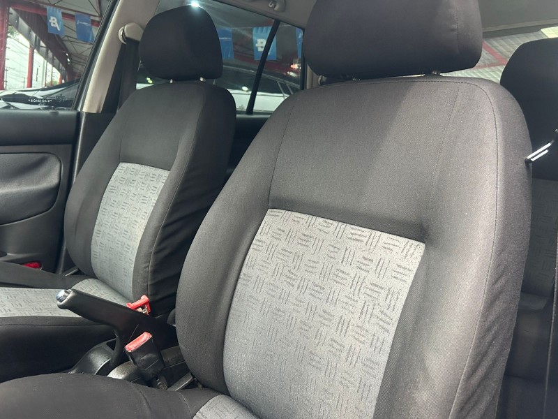 GOLF 2.0 MI PLUS 8V GASOLINA 4P MANUAL - 2005 - TRêS COROAS