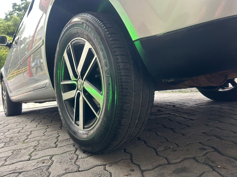 GOLF 2.0 MI PLUS 8V GASOLINA 4P MANUAL - 2005 - TRêS COROAS