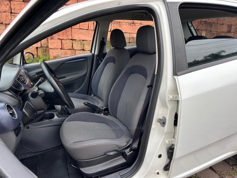 PUNTO 1.4 ATTRACTIVE 8V FLEX 4P MANUAL - 2014 - VENâNCIO AIRES