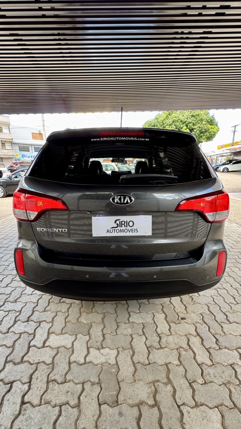 SORENTO 2.4 EX 4X2 16V GASOLINA 4P AUTOMÁTICO - 2015 - LAJEADO