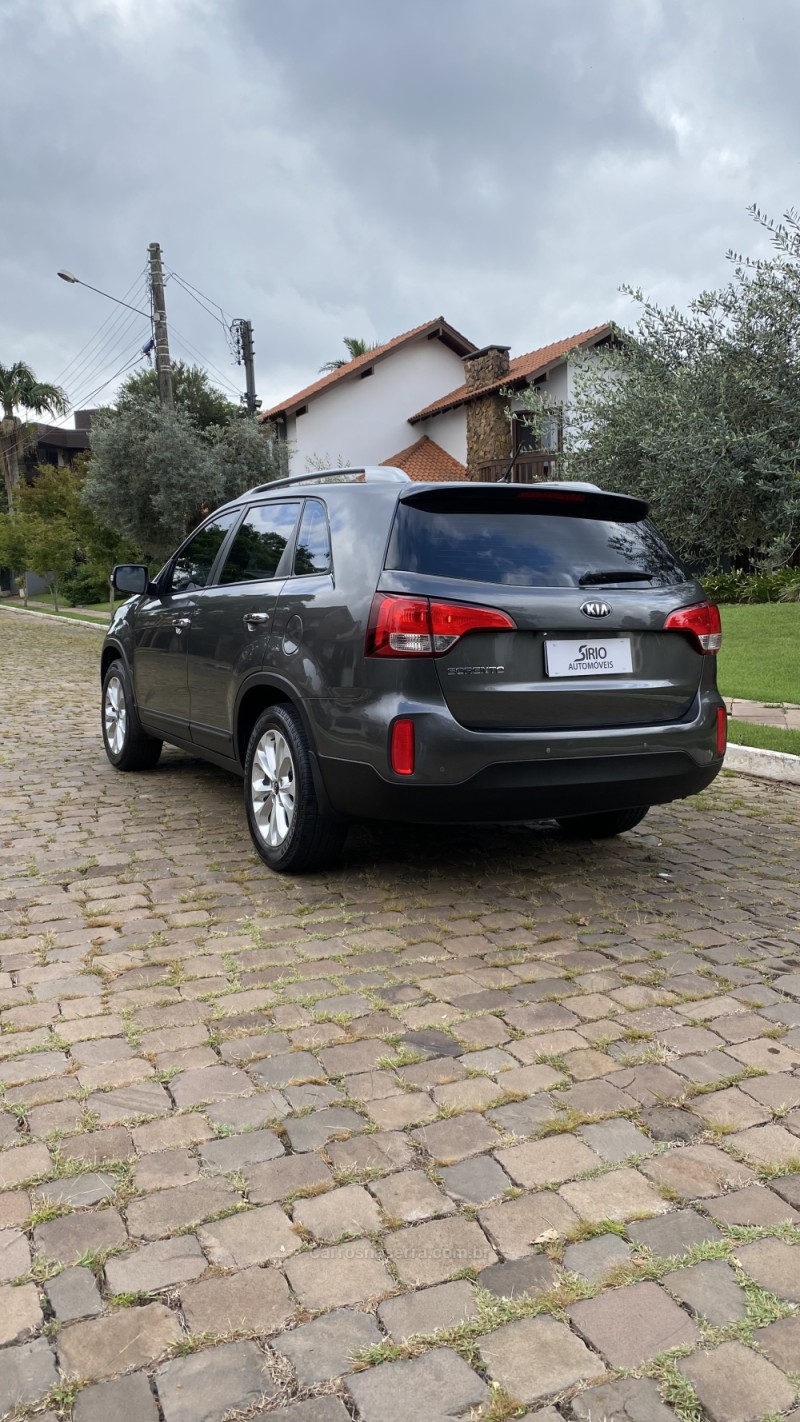 SORENTO 2.4 EX 4X2 16V GASOLINA 4P AUTOMÁTICO - 2015 - LAJEADO