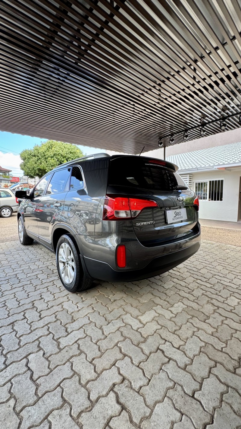 SORENTO 2.4 EX 4X2 16V GASOLINA 4P AUTOMÁTICO - 2015 - LAJEADO