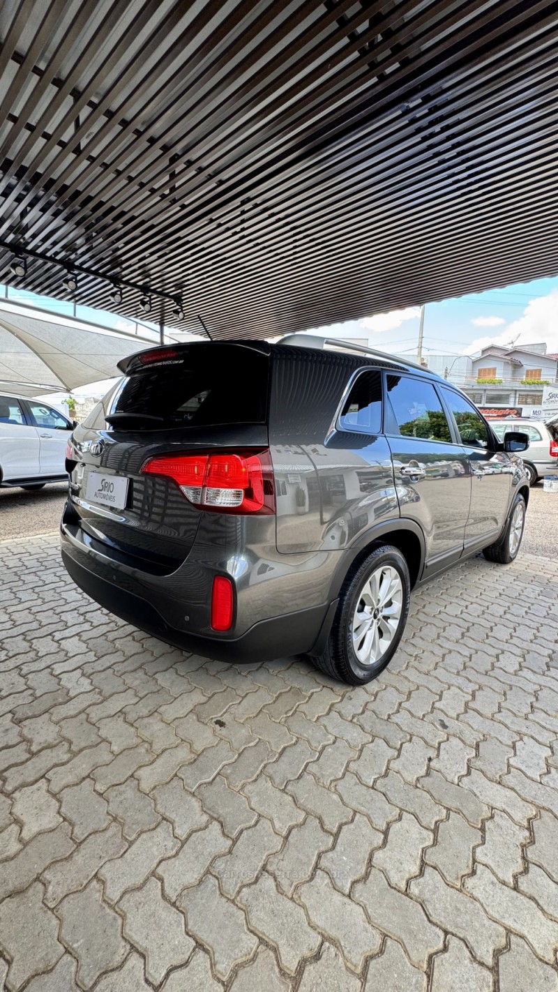 SORENTO 2.4 EX 4X2 16V GASOLINA 4P AUTOMÁTICO - 2015 - LAJEADO