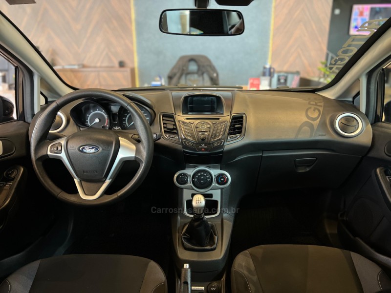 FIESTA 1.6 SE STYLE HATCH 16V FLEX 4P MANUAL - 2018 - CAMPO BOM
