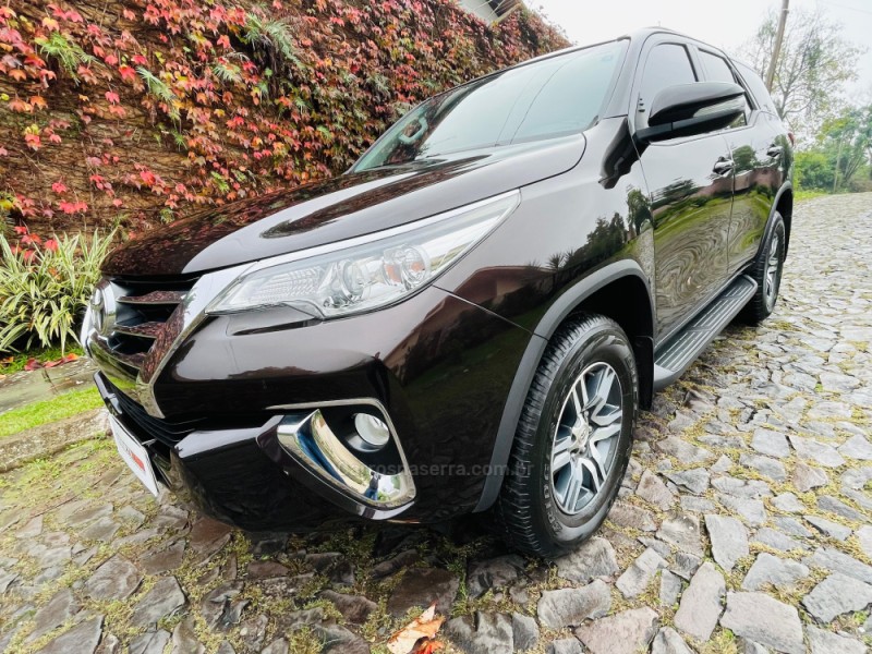 HILUX SW4 2.7 SR 4X2 16V GASOLINA 4P AUTOMÁTICO - 2017 - CAMPO BOM