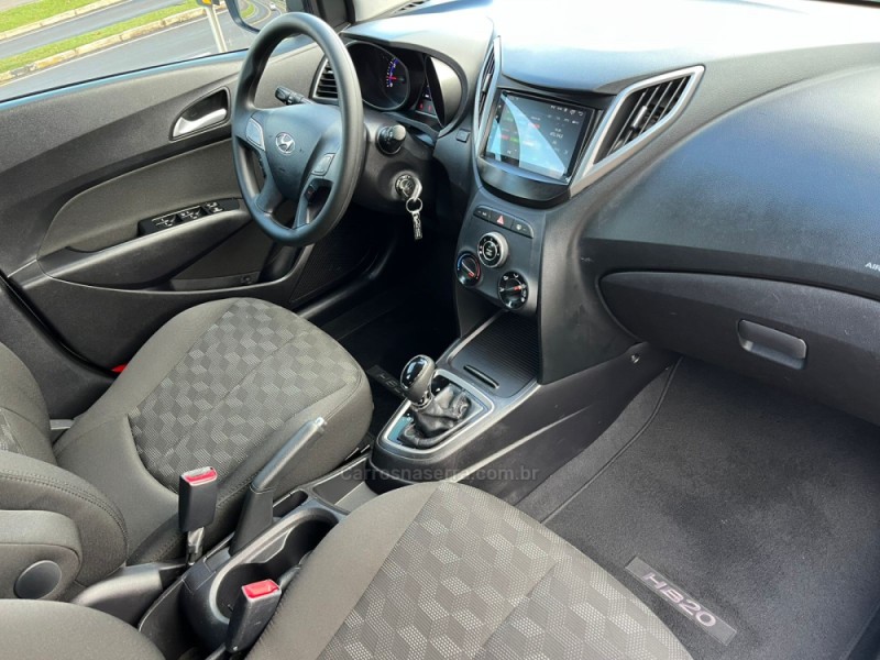 HB20 1.6 COMFORT PLUS 16V FLEX 4P AUTOMÁTICO - 2017 - DOIS IRMãOS