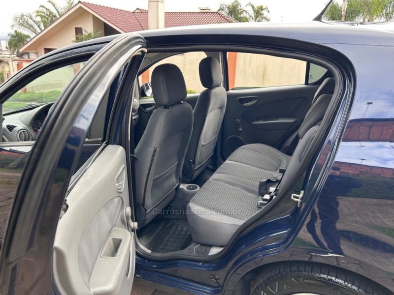 PALIO 1.0 MPI ATTRACTIVE 8V FLEX 4P MANUAL - 2014 - VENâNCIO AIRES