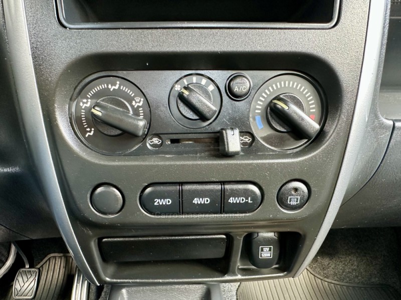 JIMNY 1.3 4ALL 4X4 16V GASOLINA 2P MANUAL - 2015 - SAPIRANGA