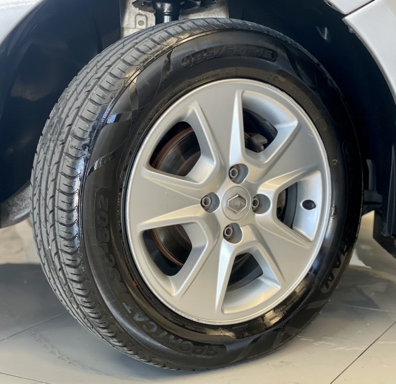 LOGAN 1.6 DYNAMIQUE 8V FLEX 4P MANUAL - 2015 - CAXIAS DO SUL